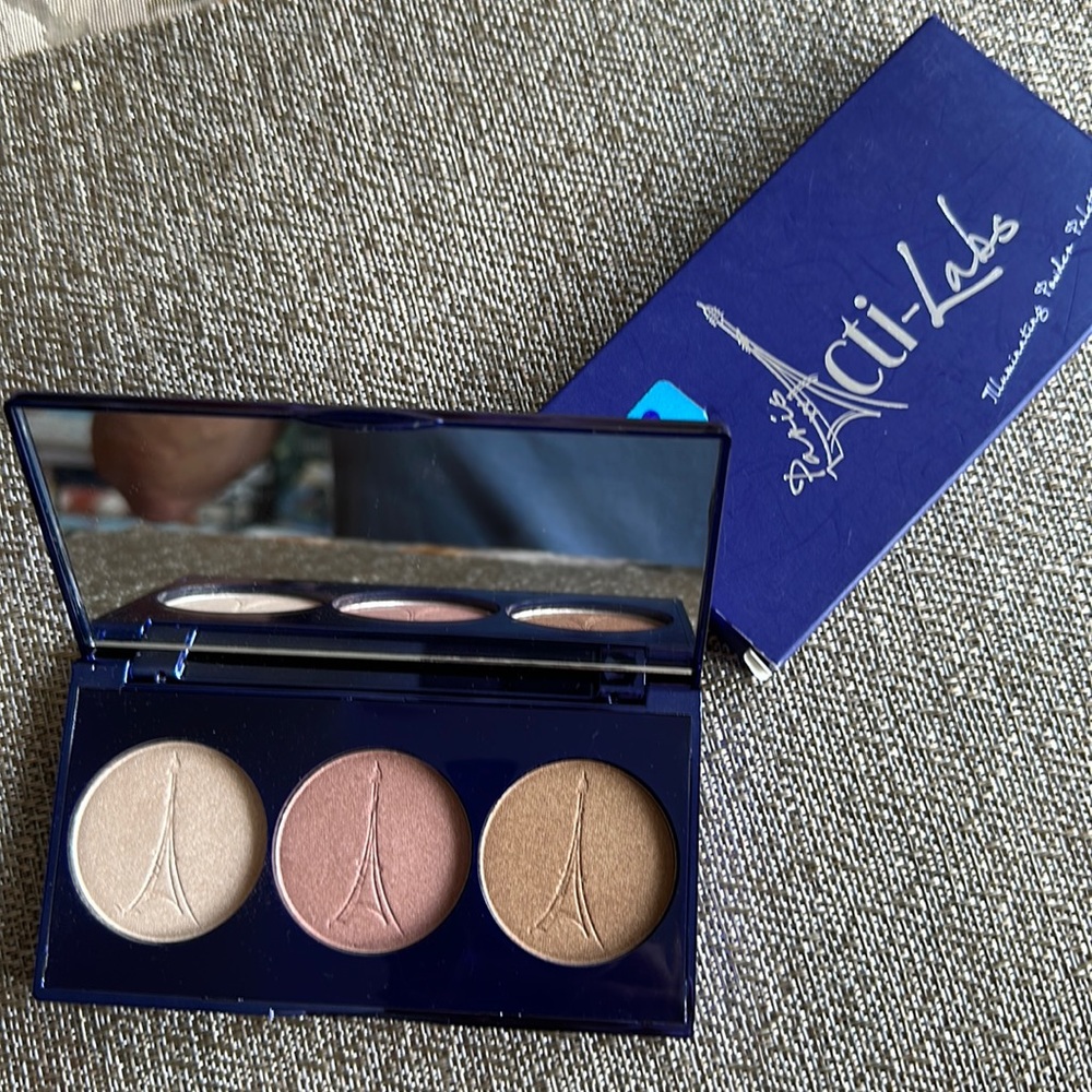 Actilabs Illuminating Powder Palette - Mirrored